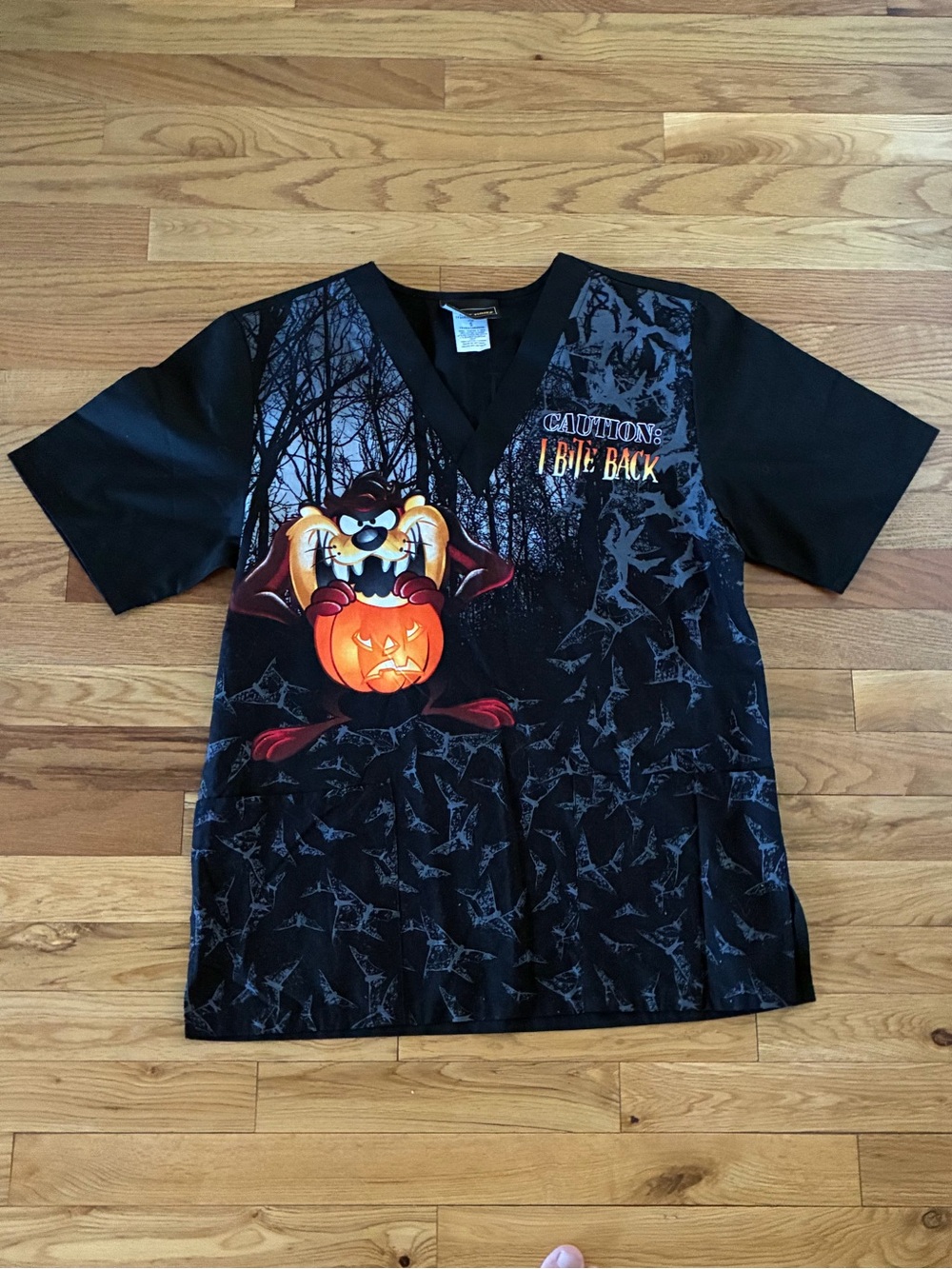 Looney Tunes Women’s Scrub Top Size S Black/Gray/Orange Taz Halloween Tasmanian
